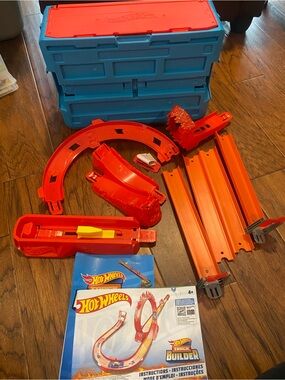 Hot Wheels Kids Track Set with Red and Blue Storage Case